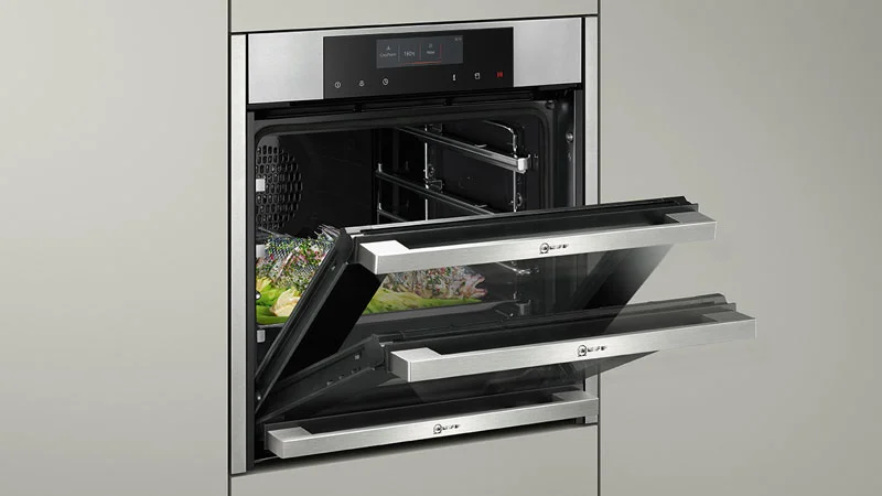 Neff Backofen mit versenkbarer Tür Slide&Hide